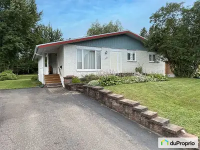 À VENDRE Joli bungalow à Chicoutimi | Coup de coeur assuré ! Vous rêvez d'une maison située dans un...