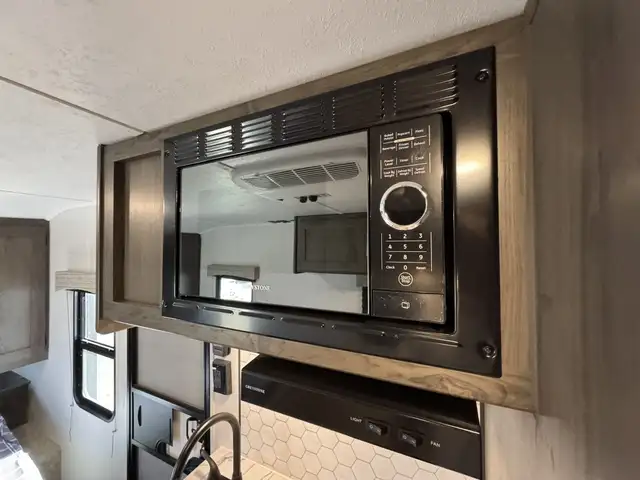 2022 ,Coachmen RV,Viking 17FQ in Travel Trailers & Campers in Kamloops - Image 12