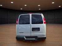 Price includes $1,000 finance credit. Price does not include fees or taxes. The 2022 Chevrolet Expre... (image 5)