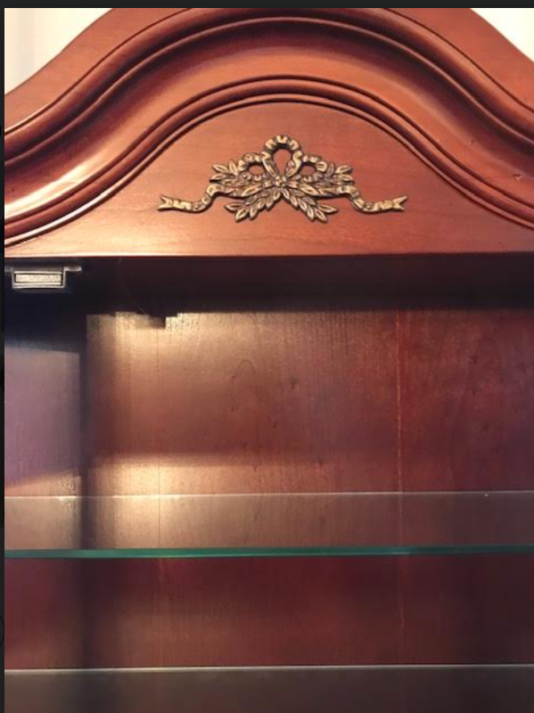 Vintage Bombay Co Wall Curio Cabinet with 2 Glass shelves in Bookcases & Shelving Units in City of Toronto - Image 6