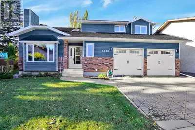 EXECUTIVE HOME BACKING ONTO LACOMBE GOLF & COUNTRY CLUB!Welcome to this immaculate executive home, i...