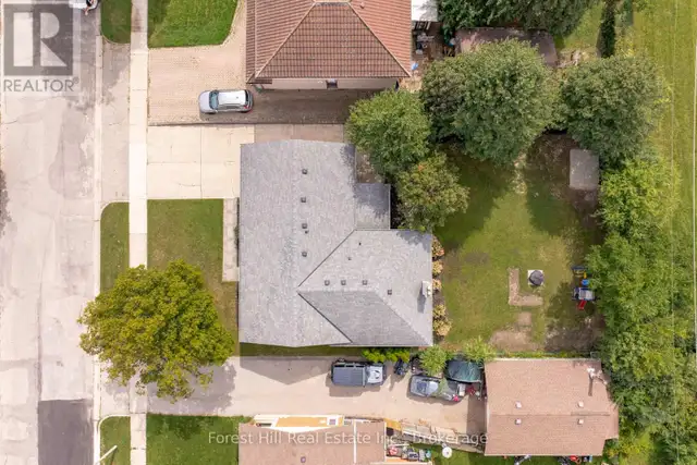 31 GAY CRESCENT Kitchener, Ontario in Houses for Sale in Kitchener / Waterloo - Image 4