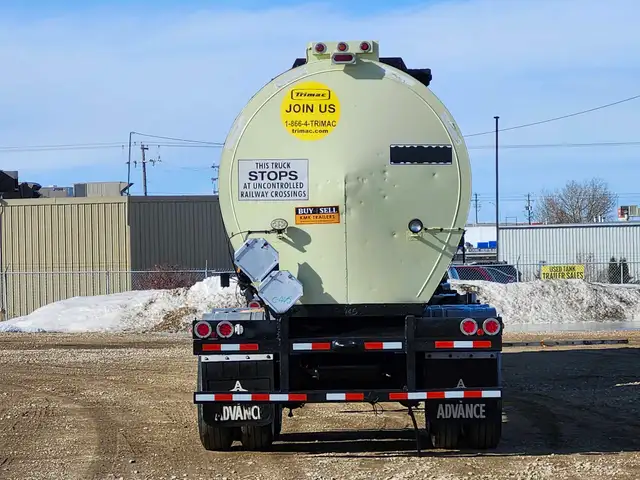 2004 Advance 51,400 L Super B-Train Insulated 406 Tank Trailer in Heavy Equipment in Delta/Surrey/Langley - Image 10