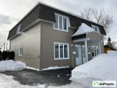 UNE OFFRE A ÉTÉ ACCEPTÉE 1226-1228 rue Basile-Villeneuve à Chicoutimi. DUPLEX possédant deux apparte...
