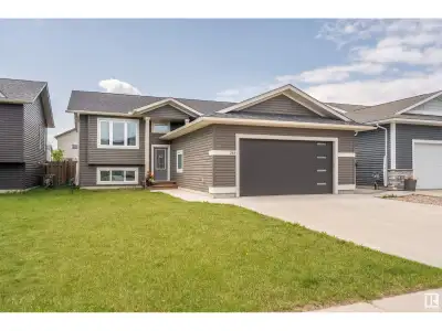 Fantastic family home in the growing community of Parkview Estates - just down the road from Kinosoo...
