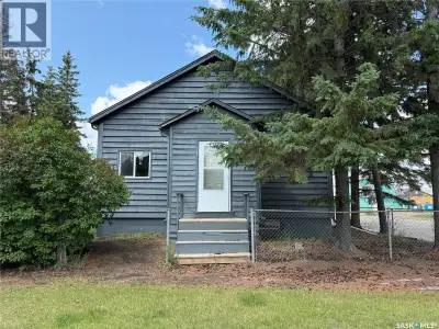 Check out this well maintained bungalow with 3 bedrooms and 1 & 1/2 bathrooms. Situated on 2 lots me...