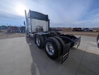 1 Owner 2019 Kenworth W900B With Cool Pack Wet Kit KMS: 481,143 HRS: 18,336 Over $39,000 just spend... (image 7)