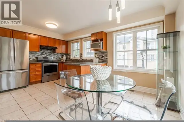 38 ARCHIBALD Mews Toronto, Ontario in Houses for Sale in City of Toronto - Image 7