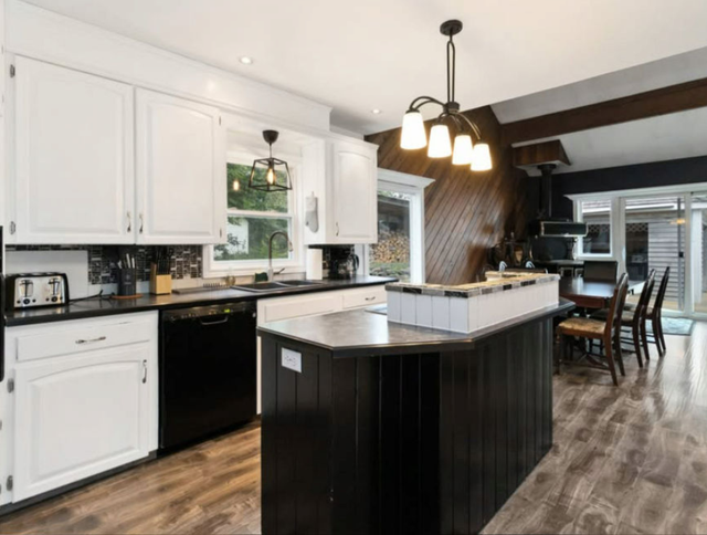 27 Crooked Lake - Stunning Lakefront Home for Rent - Short Term  in Long Term Rentals in Bridgewater - Image 5