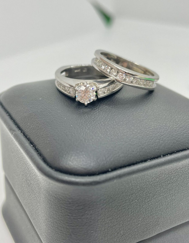 Gorgeous 1.00 Carat Diamond Wedding Set in VS1 Clarity H colour in Jewellery & Watches in Calgary - Image 2