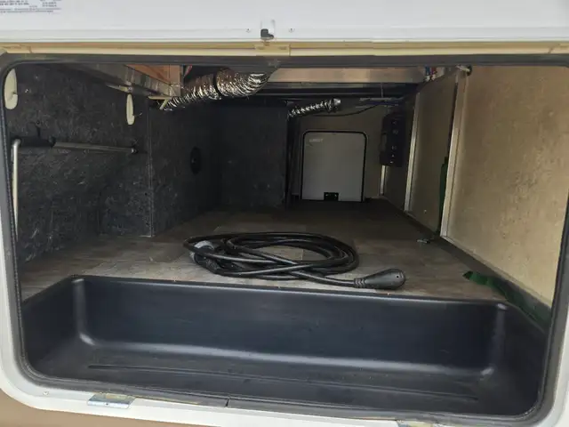 2016 Forest River FLAGSTAFF 8528 REWS in Travel Trailers & Campers in St. Albert - Image 34