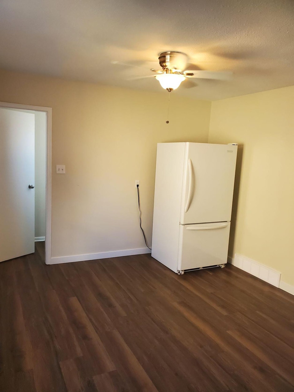 Small Pet Friendly, 2 Bedroom Duplex 3
