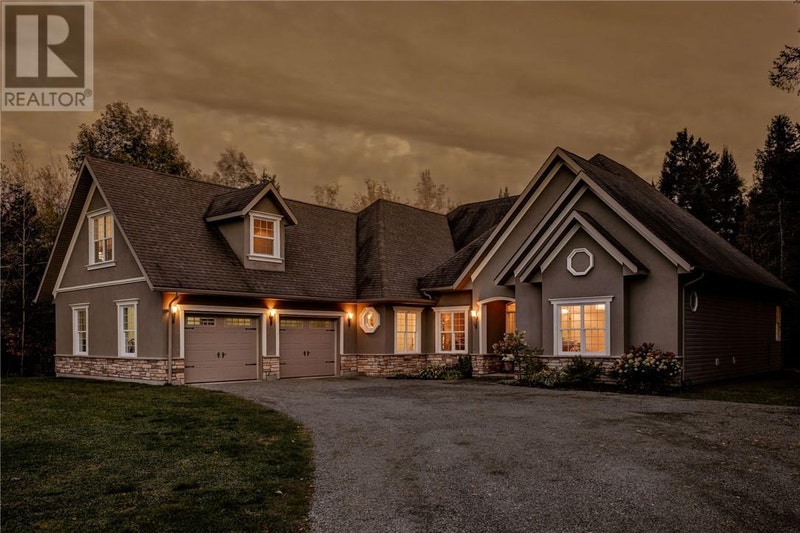 1795 Yorkshire Drive Val Caron, Ontario Houses for Sale Sudbury