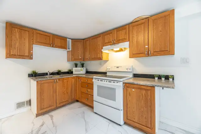 entire main floor for rent in University of Waterloo district in Long Term Rentals in Kitchener / Waterloo - Image 7