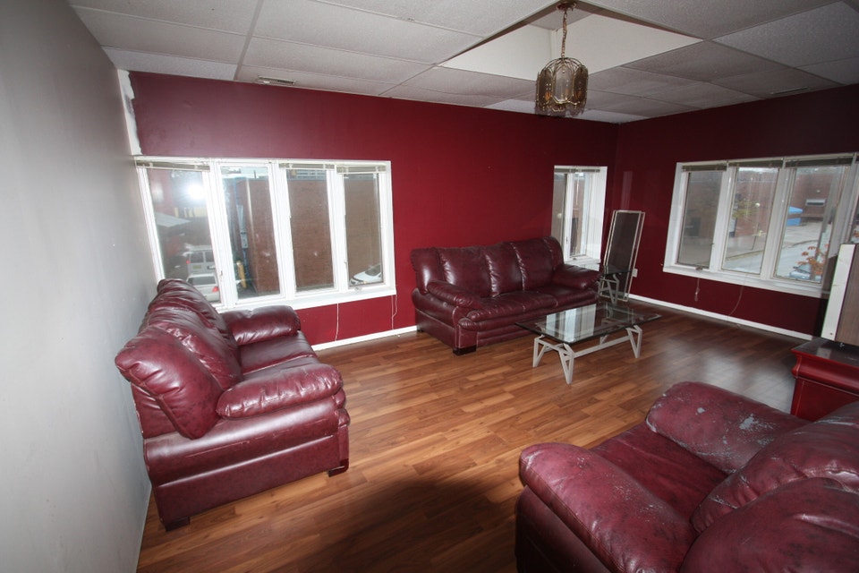 All Inclusive Rooms 4 Rent above Tang's Chinese Restaurant-173 C 2