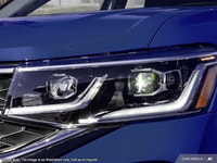 Discover this pristine 2024 Volkswagen Taos Highline, boasting an incredibly low 90 kilometers on it... (image 9)