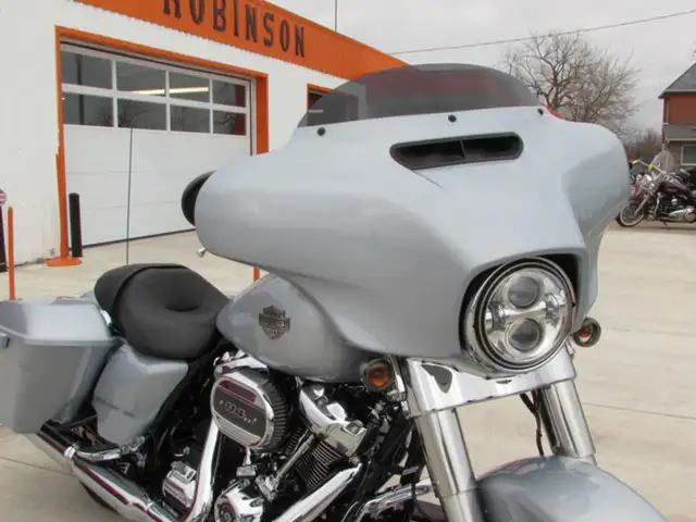 2023 Harley-Davidson FLHXS Street Glide Special in Sport Touring in Leamington - Image 6