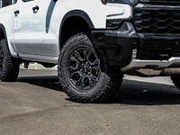 This Chevrolet Silverado 1500 boasts a Turbocharged Diesel I6 3.0L/ engine powering this Automatic t... (image 5)