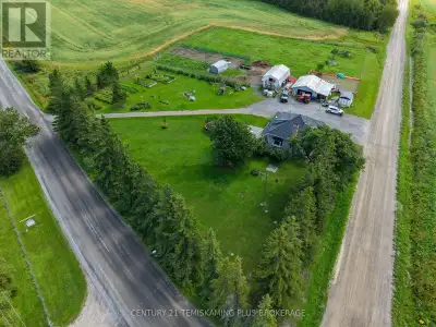 The perfect blend of country charm, modern updates, and functionality awaits at Rockley Road. This b...