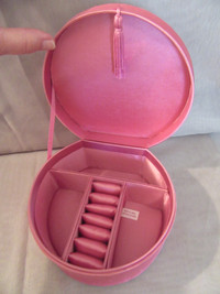 Vintage Pink Satin Travel Jewelery Box with Embroidered Top City of Montréal Greater Montréal Preview