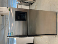 2241-Réfrigérateur GE Stainless congélateur en haut profondeur