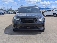The 2026 Chrysler Pacifica Select offers a blend of style, comfort, and family-friendly technology i... (image 9)