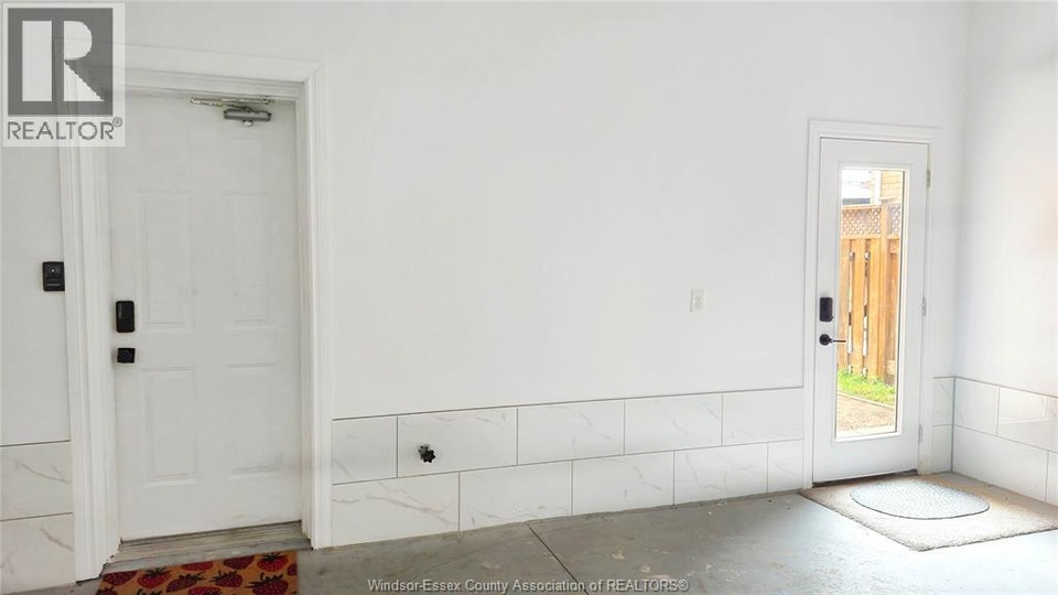 265 GERALDINE CRESCENT Unit# LOWER Windsor, Ontario 3