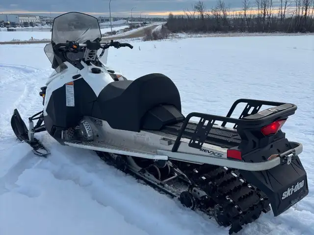 2017 Ski-Doo Expedition REV XS 600 ACE in Snowmobiles in Strathcona County - Image 5