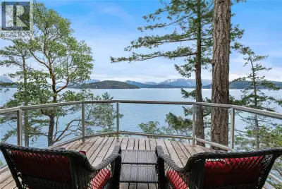 Oceanfront Sanctuary on Cortes Island — Rare Share Company Offering Perched on a dramatic bluff over...