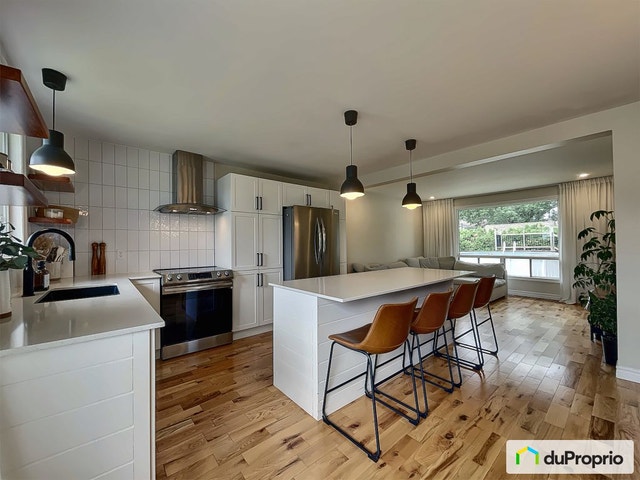 $529,900 - Bungalow for sale in Granby — photo 2