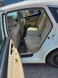 2013 Nissan Altima Year: 2013 Make: Nissan Model: Altima Mileage: 253,000 Km Transmission: Automatic... (image 5)