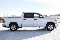 WHEELS: 18 X 8 ALUMINUM (STD),ENGINE: 3.6L PENTASTAR VVT V6 W/ETORQUE (STD),GVWR: 3 129 KGS (6 900 L... (image 4)