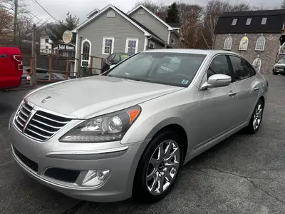 Beautiful Full size luxury 4 Dr sedan! 2012 Hyundai Equus - 5.0 L V8 engine ,8 speed transmission ,...