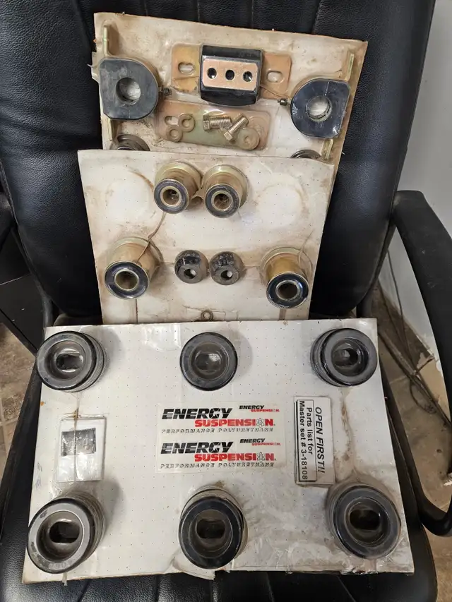 1981 - 1986 CHEV GMC 2 WHEEL DRIVE COMPLETE BUSHING KIT C1500 in Auto Body Parts in Edmonton - Image 2