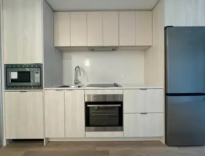 86 Dundas Street East