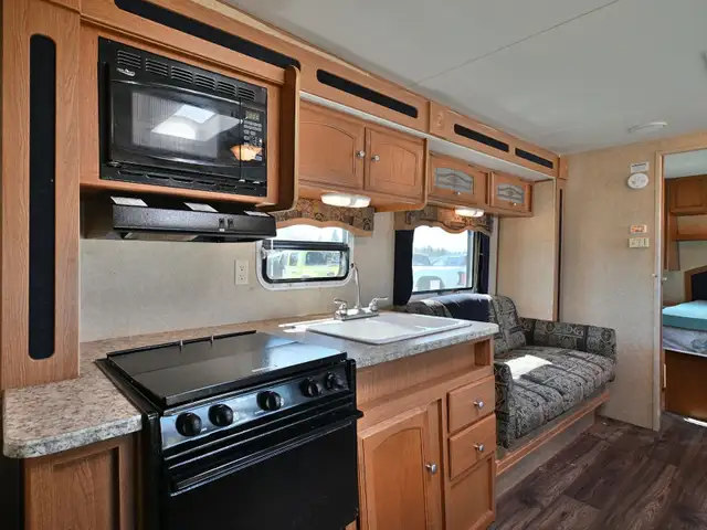 2010 Lite 28GGS in Travel Trailers & Campers in St. Albert - Image 17