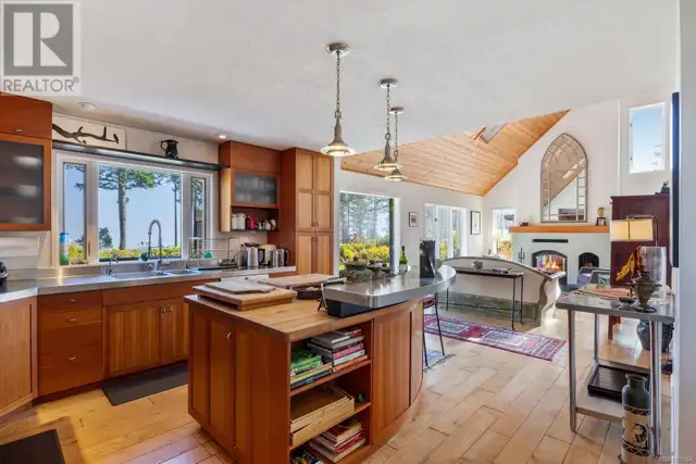 1901 East Rd Denman Island, British Columbia in Houses for Sale in Comox / Courtenay / Cumberland - Image 9