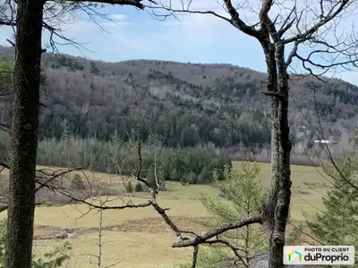 Terrain boisé de 33 acres avec magnifique vue sur le lac Mc Gregor situé à Val-Des-Monts. Le terrain...