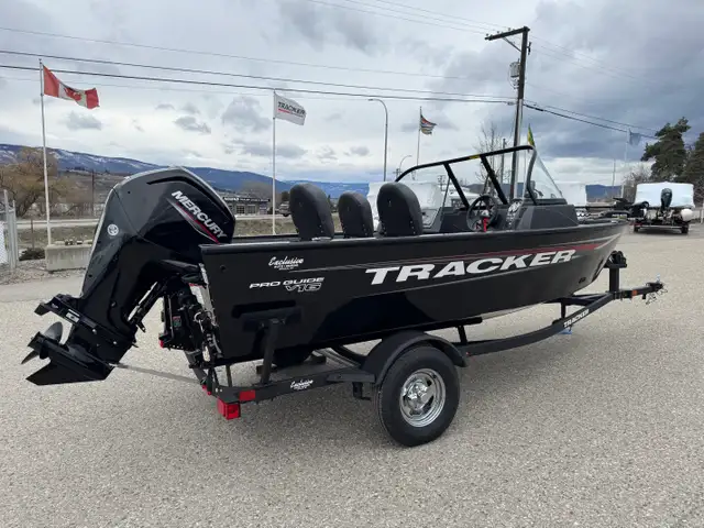 2026 TRACKER ProGuide V-16 Walk Thru fishing boat in Powerboats & Motorboats in Vernon - Image 5