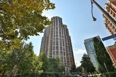 Beautiful Luxurious Tridel Corner Unit Located At Yonge and Sheppard. Over 1,000 sqft Of Living Spac...