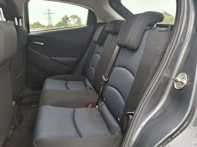 2020 Toyota Yaris Hatchback LE | Auto | Heated Seats in Cars & Trucks in Guelph - Image 17