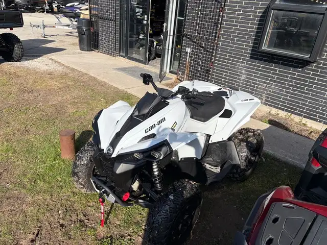 2023 Can-Am RENEGADE 650 4x4 in ATVs in Ottawa - Image 4