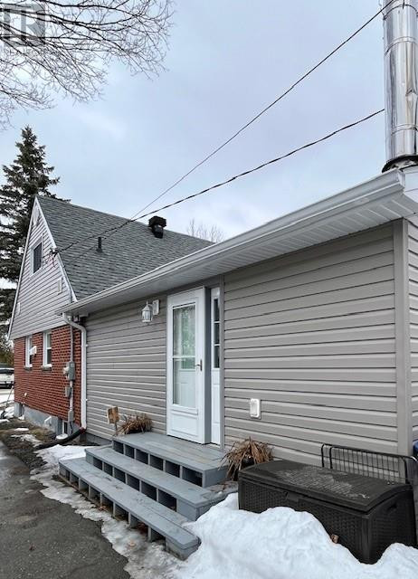 164 Axmith Ave Elliot Lake, Ontario in Houses for Sale in Sudbury - Image 2