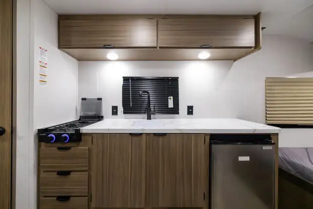 2026 FOREST RIVER SALEM 174DBLE in Travel Trailers & Campers in Regina - Image 5