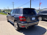 Zoomer Auto 2010 Mercedes-Benz GLK-Class 4MATIC GLK 350 comes loaded with Bluetooth, Leather Power H... (image 3)
