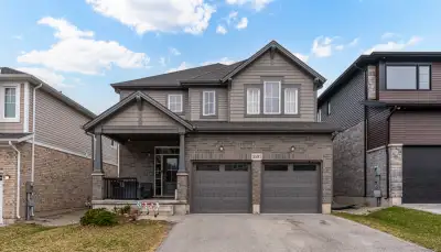 3597 Carolinia Crt, Fort Erie 4-Bed 4.5-Baths MLS: X12338521 Comfort meets convenience in this stand...