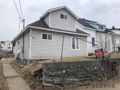 Spacious 3 Bed / 1 Bath House| $2099/month - Parking Included Welcome to your new home in Timmins! T...