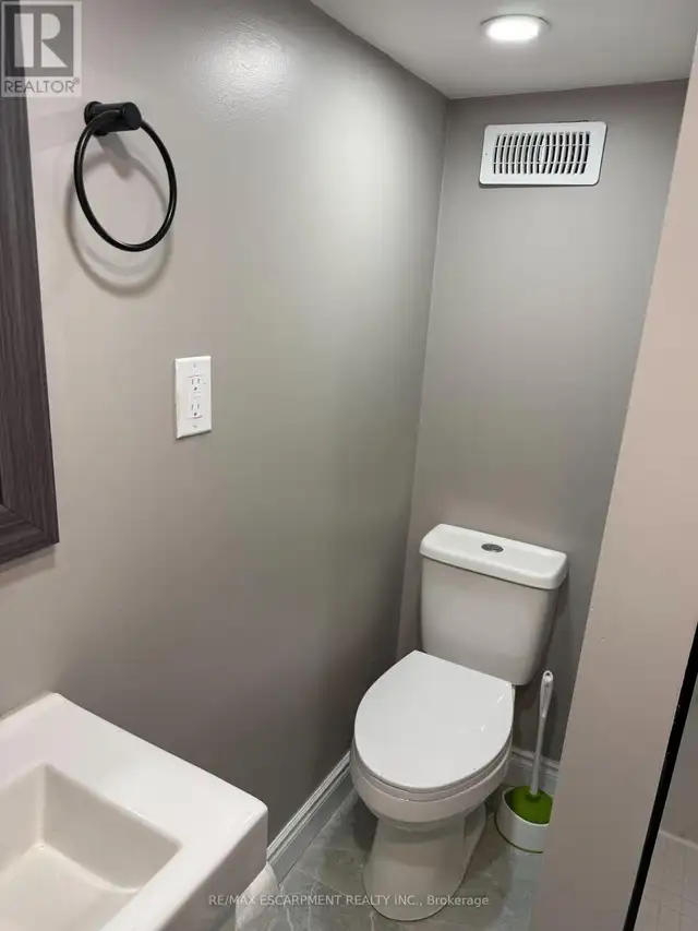 LOWER - 22 GRAHAM AVENUE N Hamilton (Delta), Ontario in Long Term Rentals in Hamilton - Image 20