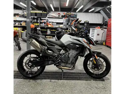 2024 KTM DUKE 790 KTM DUKE 790 2024 Les photos peuvent être à titre indicatif et sans inscription. L...