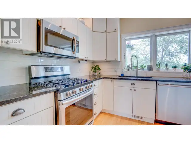 2302 23 Avenue Vernon, British Columbia in Houses for Sale in Vernon - Image 7
